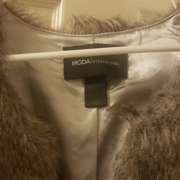 Vest - Picture 2 of 3